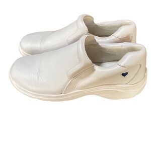 Nurse Mates White Dove work clog size 8.5